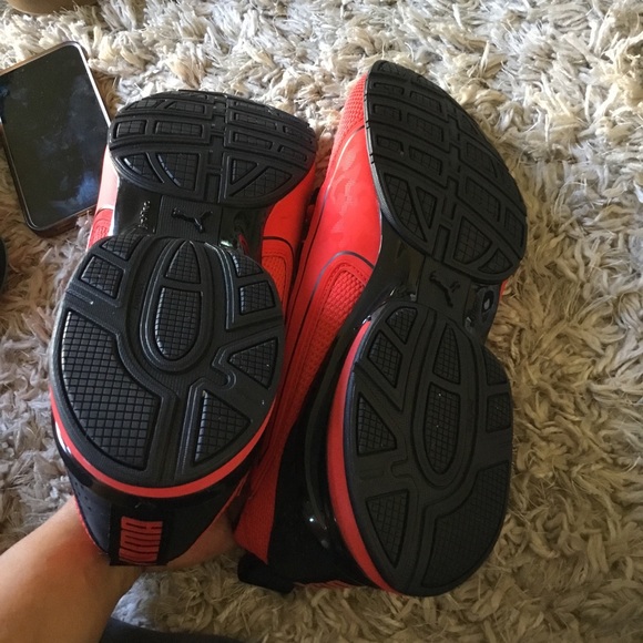 Puma Axelion Men's Bright Red Athletic Sneakers - Picture 7 of 11